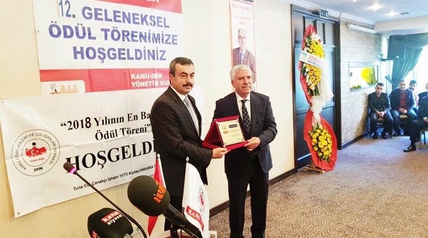 Karamehmetoğlu&rsquo;na &lsquo;yılın belediye başkanı&rsquo; &ouml;d&uuml;l&uuml;