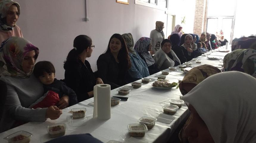 &Ouml;zalplı kadınlardan aşure etkinliği