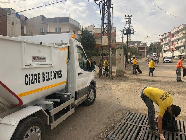 Cizre’de belediye ekiplerinden hummalı temizlik çalışması