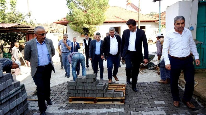 Kızıl&ccedil;ukur Mahallesi toz ve &ccedil;amurdan kurtuluyor