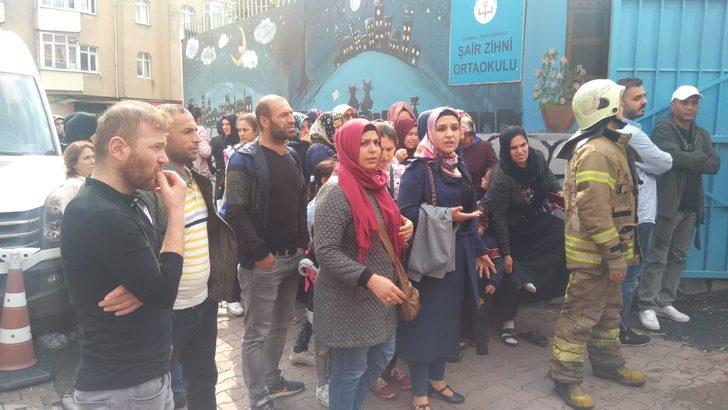 İstanbul'da ortaokulda yangın! Okul boşaltıldı G3