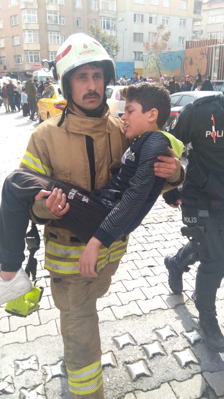 İstanbul'da ortaokulda yangın! Okul boşaltıldı G5