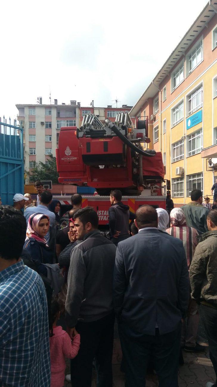 İstanbul'da ortaokulda yangın! Okul boşaltıldı G2