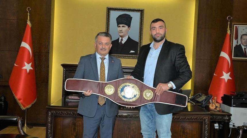 Avrupa Boks Şampiyonu Vali Yazıcı&rsquo;yı ziyaret etti