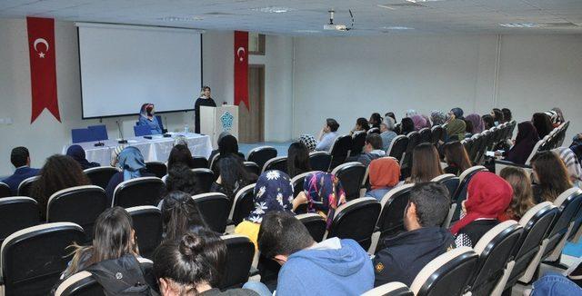 NEÜ’de toplumsal cinsiyet okumaları semineri