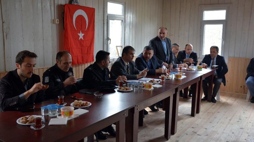 Kabad&uuml;z&rsquo;de halk toplantısı