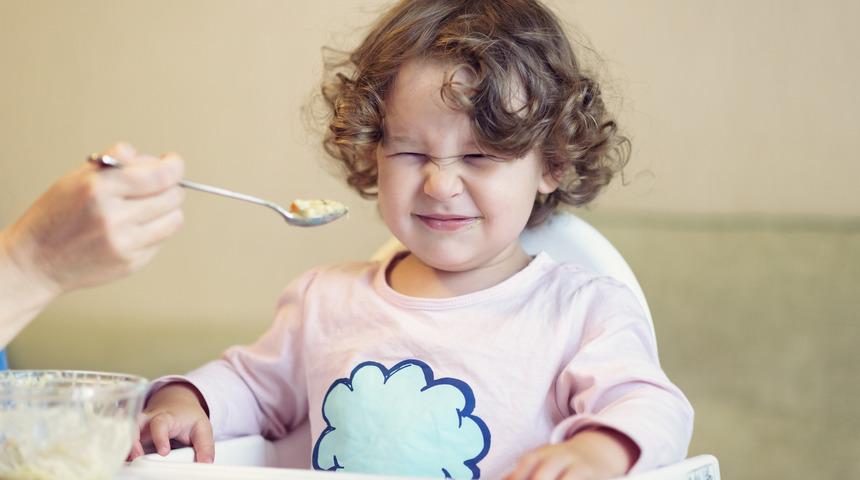 Reflü tedavisi mümkün mü? Bebeklerde reflü nasıl geçer? Bebeklerde reflü belirtileri nelerdir?