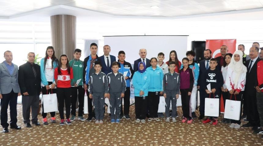 Sporda yılın enleri &ouml;d&uuml;lleri sahiplerini buldu