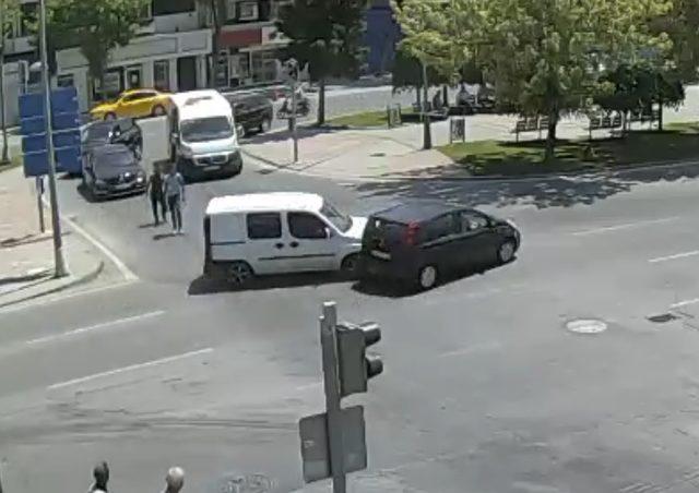 Adapazarı'nda kazalar kent güvenliği kameralarında