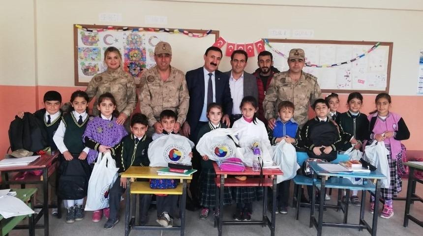 Van Ticaret Borsasından &ouml;ğrencilere kırtasiye desteği