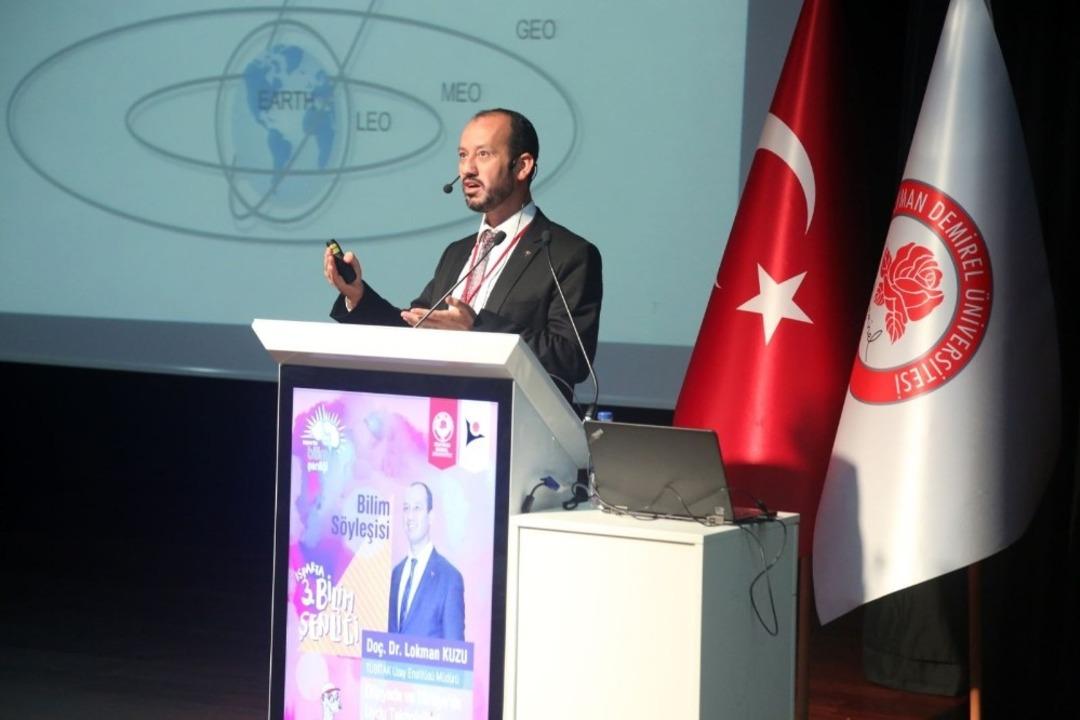 Isparta&rsquo;daki 3.Bilim Şenliği&rsquo;nde Do&ccedil;.Dr.Lokman Kuzu ile uzay ser&uuml;veni