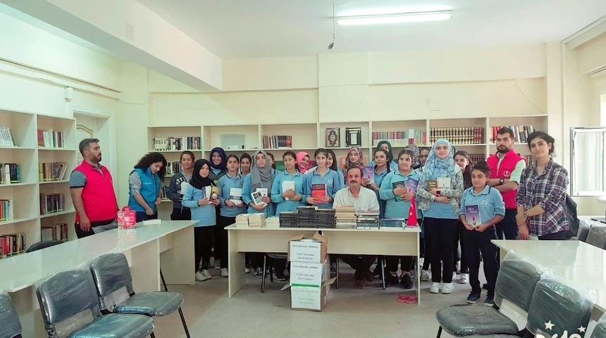 Okula kitap bağışı