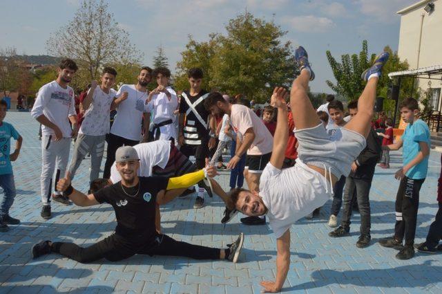 Dünya Kız Çocukları Gününde renkli görüntüler