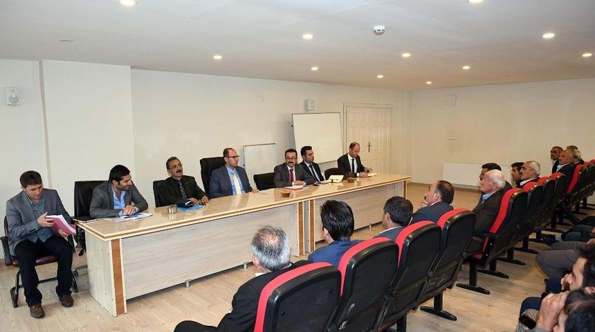 Başkan Vekili T&uuml;rkmen, muhtarlarla bir araya geldi