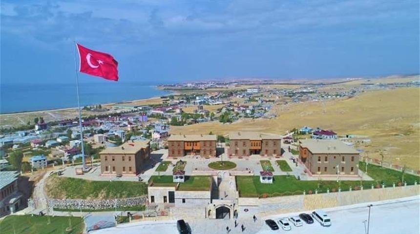 Tarihi Van Evleri Mahallesi a&ccedil;ılıyor