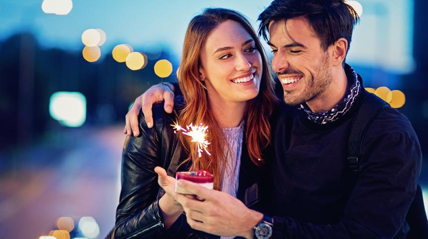 Sadece sevgiliniz ve size özel, sizin isimlerinize özel aşk şarkınızı dinlediniz mi?