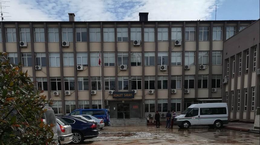 Eşini 18 yerinden bı&ccedil;aklayan m&uuml;d&uuml;re 2 yıl aradan sonra 13 yıl ceza