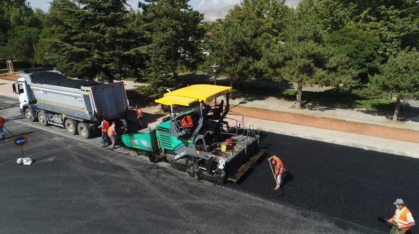 Erzincan&rsquo;da 270 kilometre yola asfalt d&ouml;k&uuml;m&uuml; ger&ccedil;ekleşti