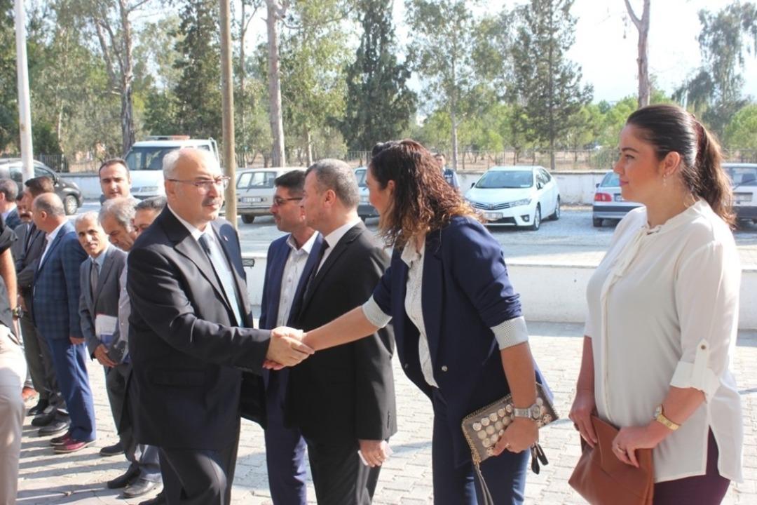 &Ccedil;ineliler, domuzları valiye şikayet etti