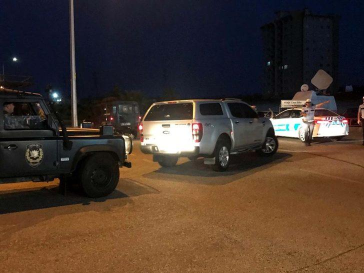  ABD'li rahip Brunson mahkemeye böyle götürüldü G4