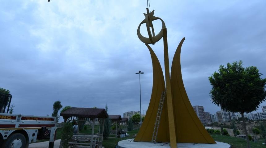 Mardin merkezine bayrak &ccedil;alışması