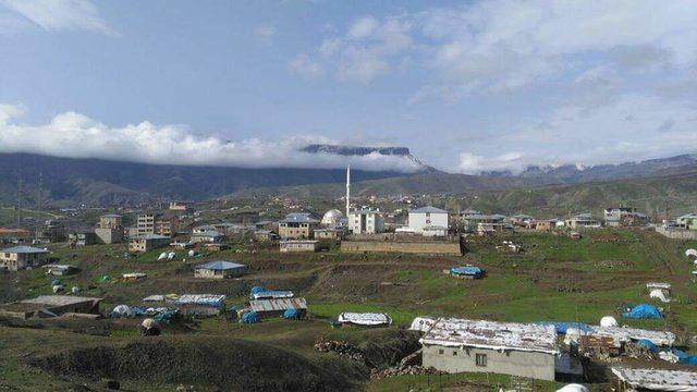 Hakkari Derecik Beldesi nin il&ccedil;e olma kararı b&ouml;lgede heyecan yarattı 4
