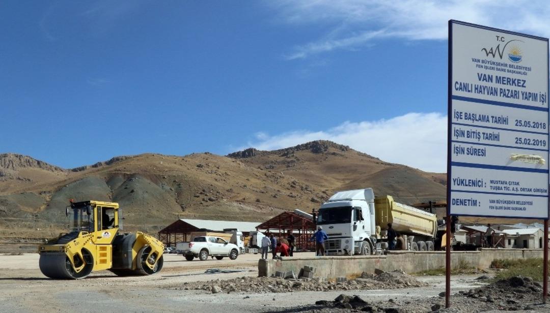 Hayvan pazarı alanı asfaltlandı