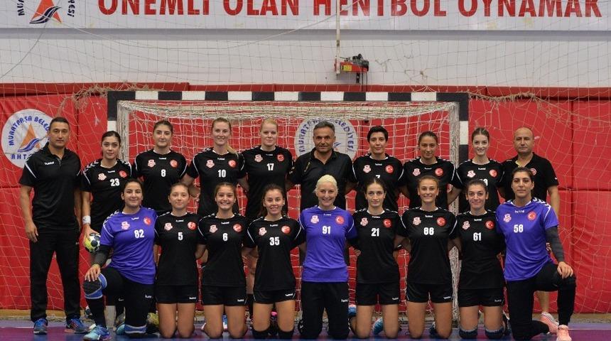 Muratpaşa kadın hentbol takımı tur peşinde