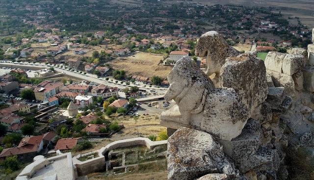 Temelinden, burcuna 788 yıllık Türk kalesi