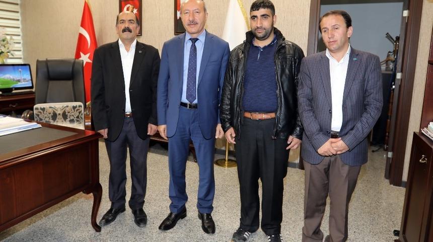 Şampiyonlardan Van B&uuml;y&uuml;kşehir Belediyesine ziyaret