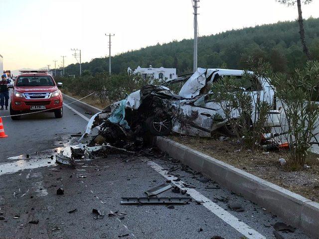Bodrum'da işçi servisi ile otomobil çarpıştı: 2 ölü, 23 yaralı