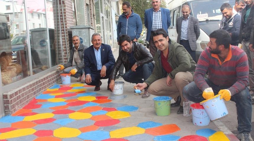 Taşlı&ccedil;ay kaldırımları rengarenk