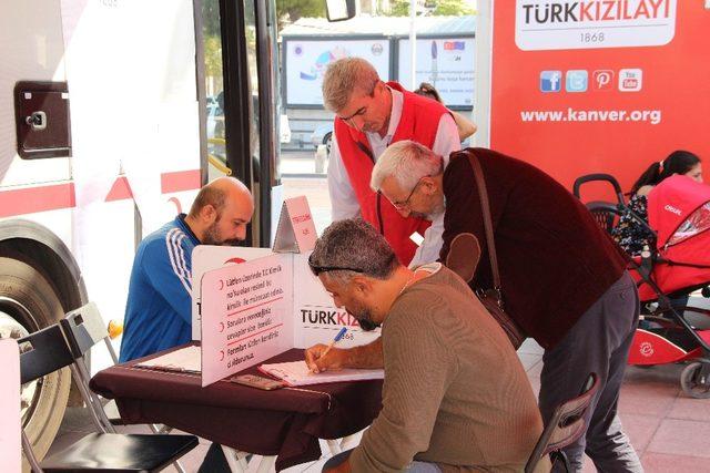 Şehitler Ortaokulu da ‘Manisa kanım sana feda’ dedi