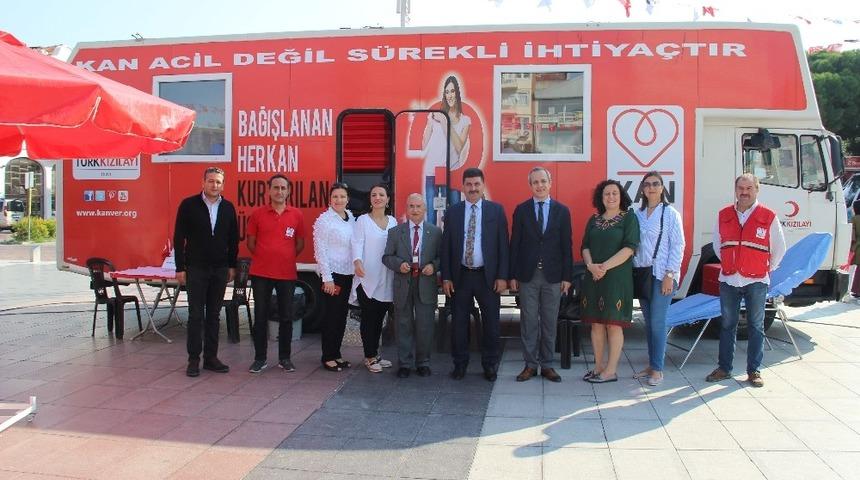 Şehitler Ortaokulu da ‘Manisa kanım sana feda’ dedi