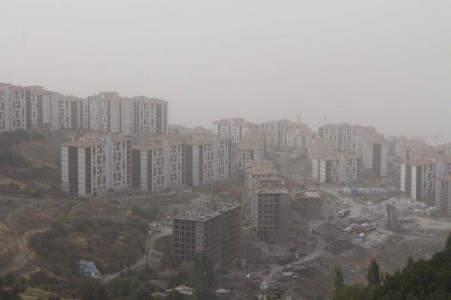 Şırnak'ta toz bulutu hayatı olumsuz etkiledi