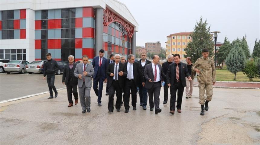 Rekt&ouml;r Orbay: "Suluova MYO sosyok&uuml;lt&uuml;rel hayata ciddi katkılar sağlıyor"