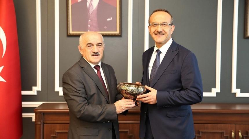 Celal Tezcan: "Halkın hizmetindeyim”