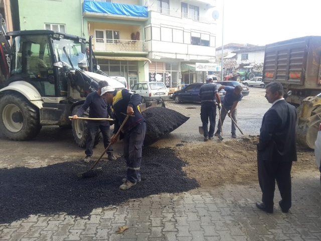 Cadde ve sokaklara asfalt yama