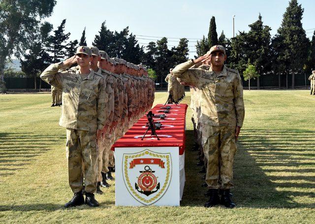 Bakan Soylu, İzmir'de subayların yemin törenine katıldı