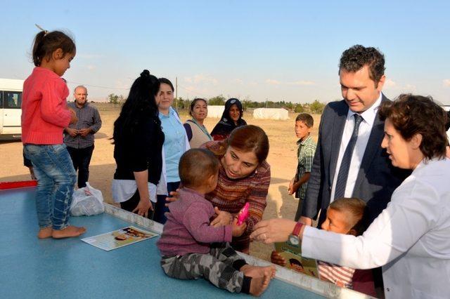 Çadırlarla yaşayan gezici tarım işçilerine sağlık taraması