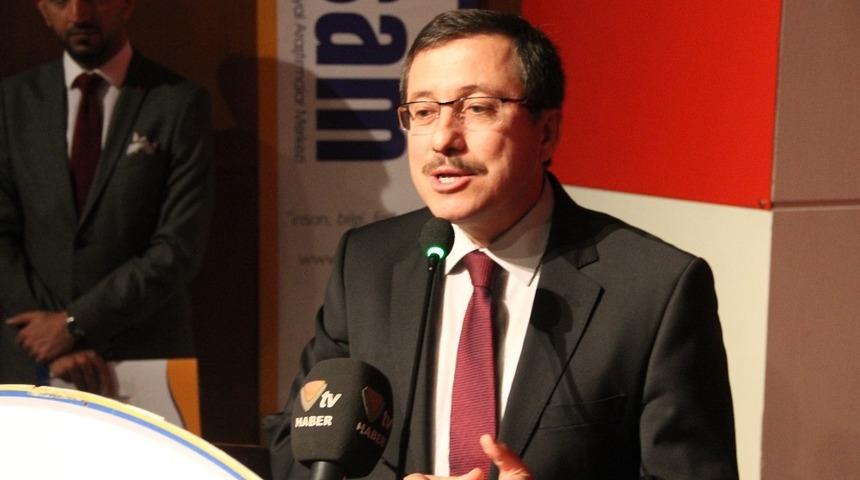 Malatya&rsquo;da "İdealden Ger&ccedil;eğe Toplum Siyaset ve Ekonomi" sempozyumu d&uuml;zenlendi