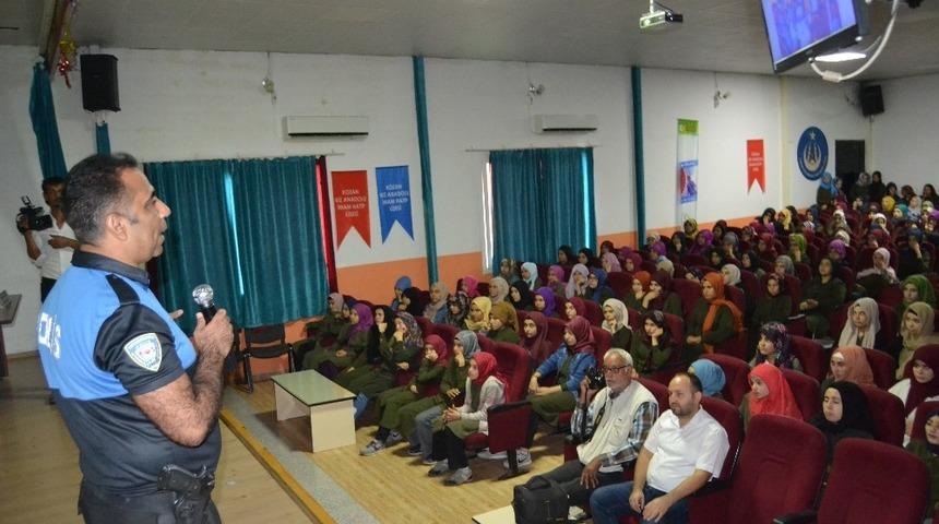 &Ouml;ğrencilere sosyal medya uyarısı