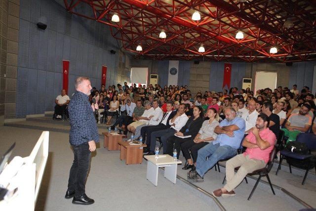 Akdeniz Üniversitesi’nde futbol söyleşisi