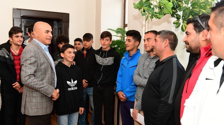 Yakutiyespor&rsquo;dan BB Erzurumspor&rsquo;a destek