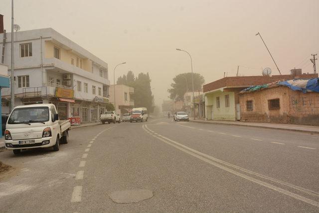 Toz bulutu, Ceylanpınar'da hayatı olumsuz etkiledi