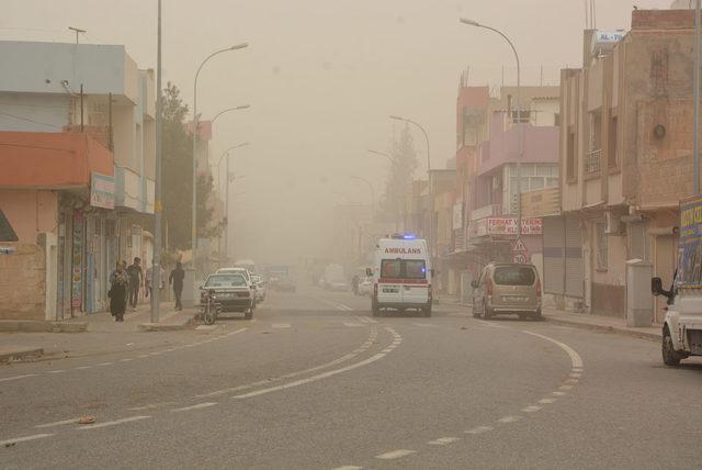 Toz bulutu, Ceylanpınar'da hayatı olumsuz etkiledi