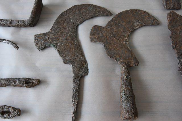 Alexandria Troas'ta, tarım aletleri dolu 1500 yıllık küp bulundu