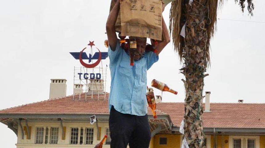 Adana'da dolandırıldığını s&ouml;yleyen pazarcının yaptıkları şaşkınlık yarattı