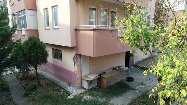 Bursa'da yıkılma tehlikesine karşı tahliye edilen apartman mühürlendi