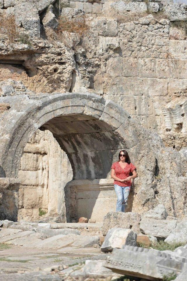 Festival konukları Perge’de